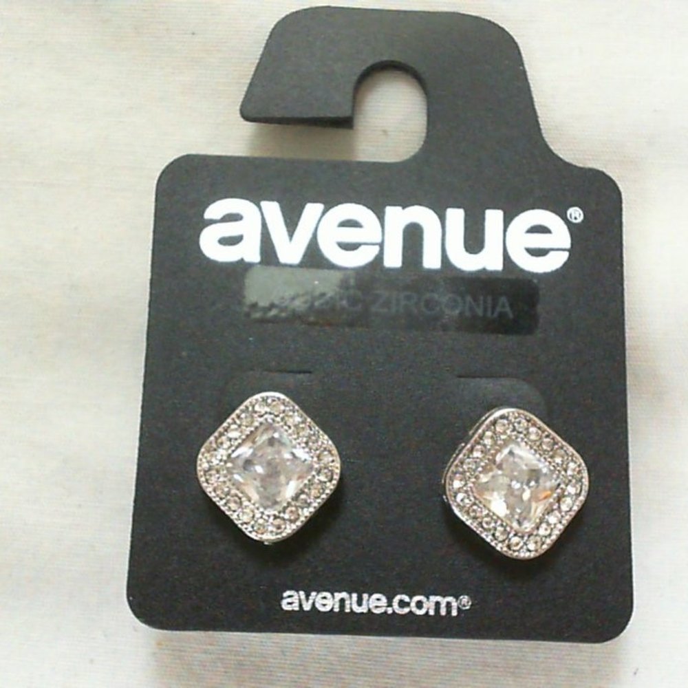 New Avenue brand earrings cz studs halo style post